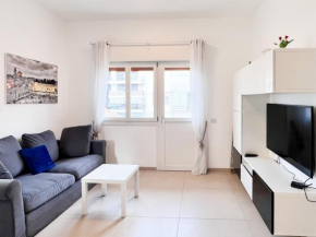 Classic Bauhaus 1Br with Balcony on Sheinkin Street by FeelHome